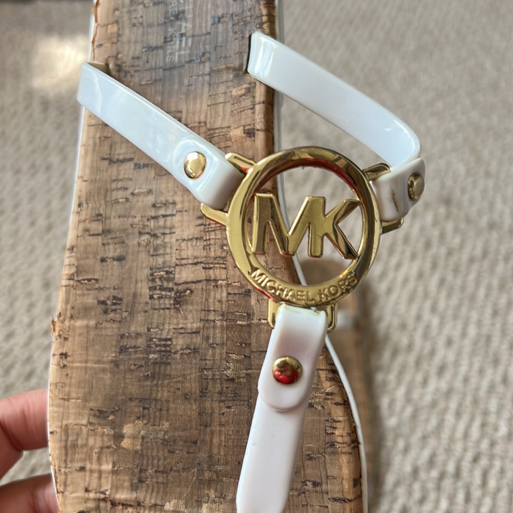 Michael Kors White Cork Thong Sandals with Gold Logo - Picture 3 of 4